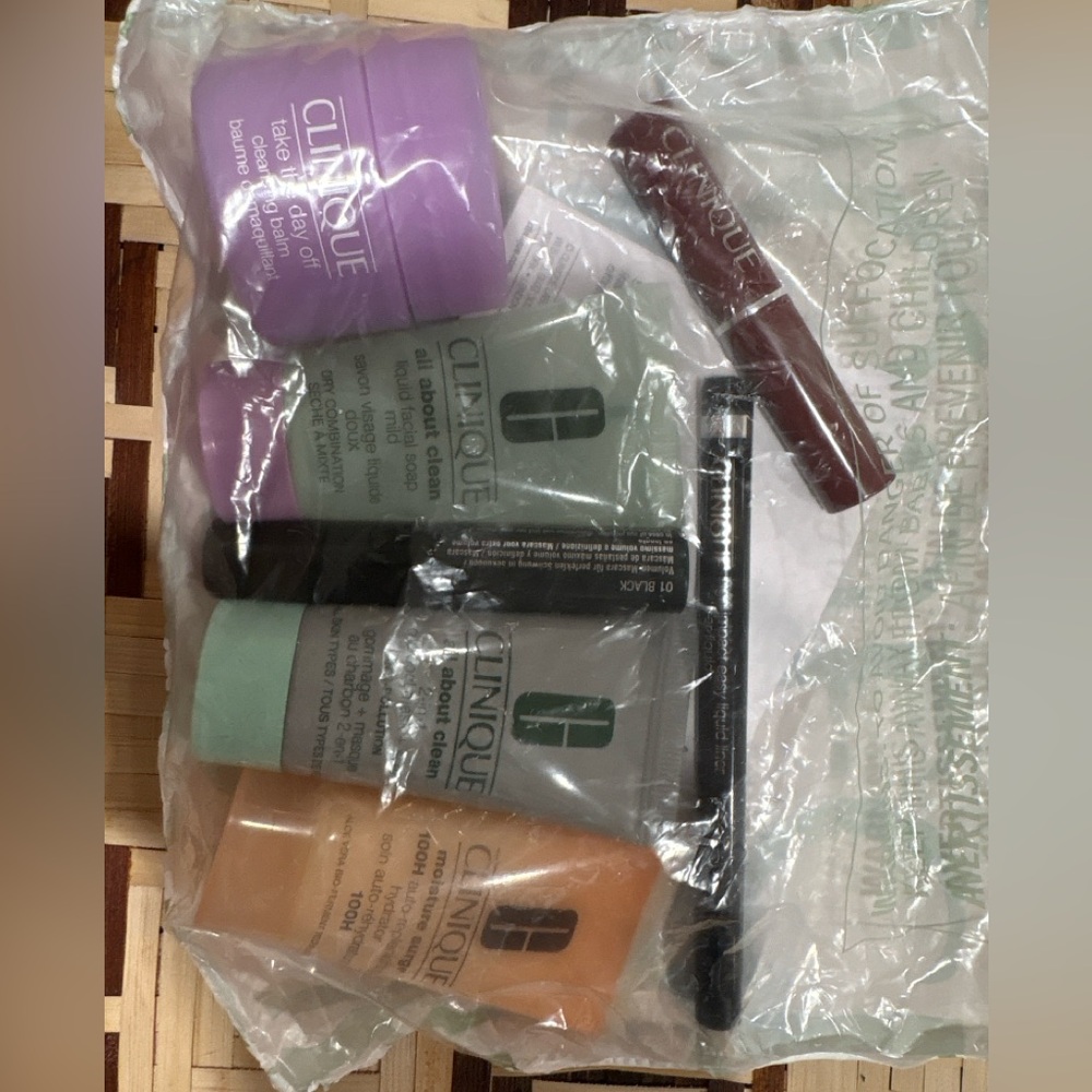 💄 7 PIECE SET! CLINIQUE BUNDLE 💄 - Picture 2 of 4